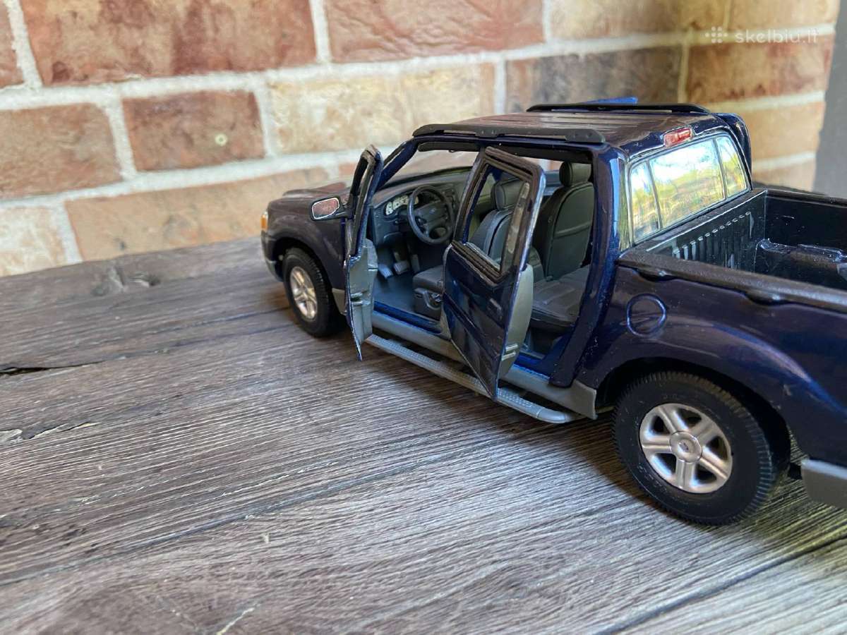 Modeliukas ford explorer 1:18 dzipas american suv - nuotraukos Nr. 9