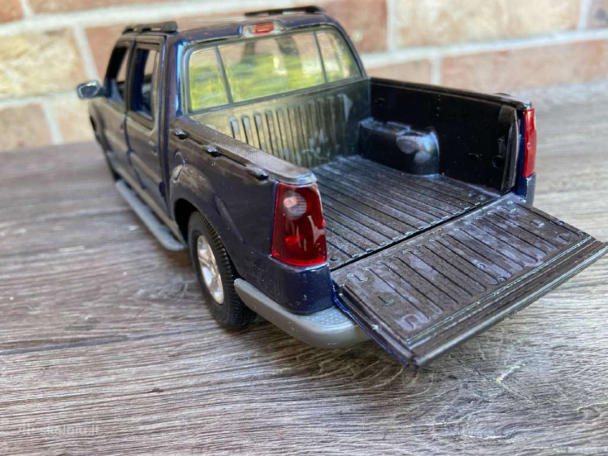 Modeliukas ford explorer 1:18 dzipas american suv - nuotraukos Nr. 12