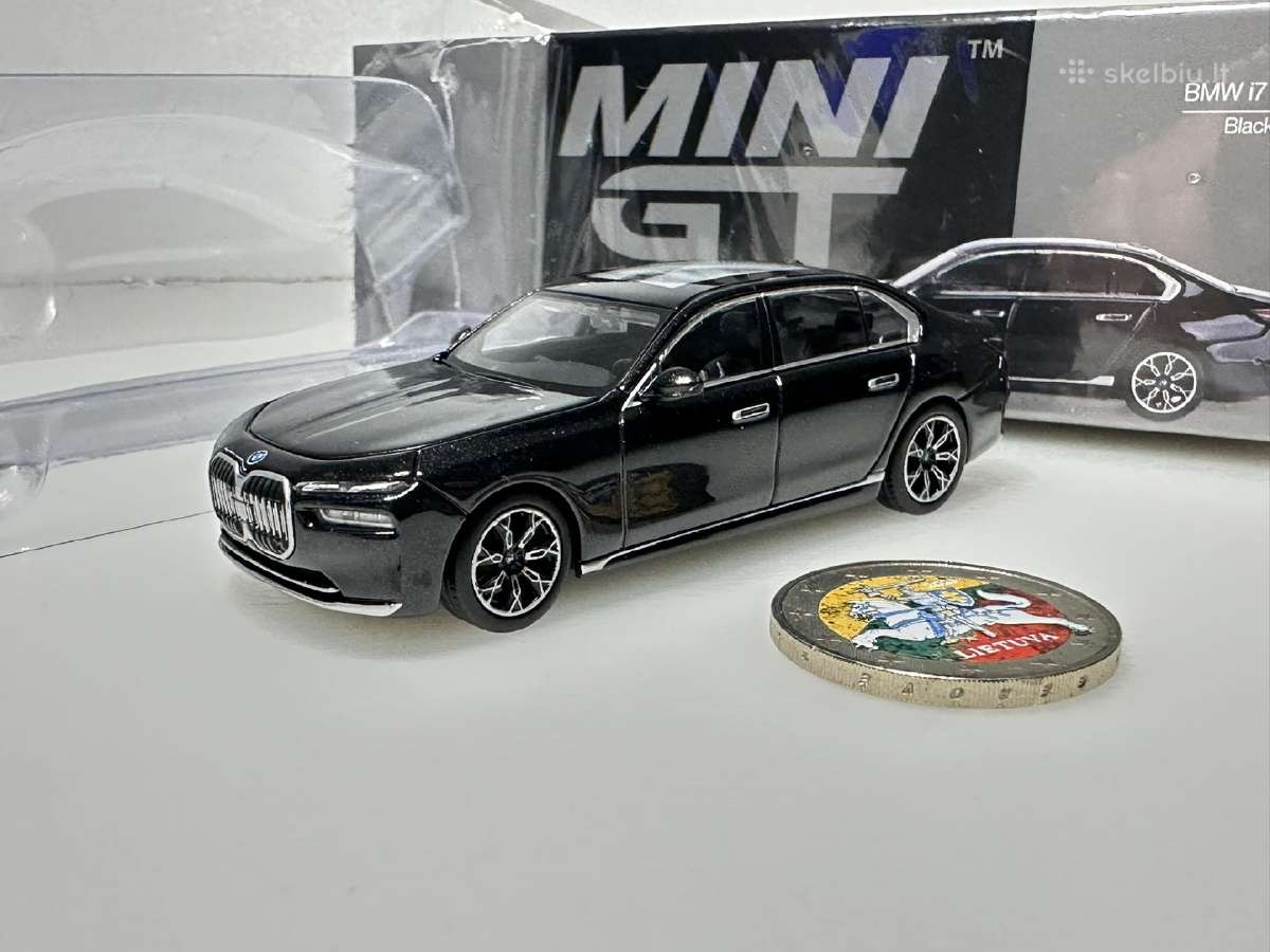 Bmw i7 G70 2024 Black Sapphire 1:64 Mini Gt