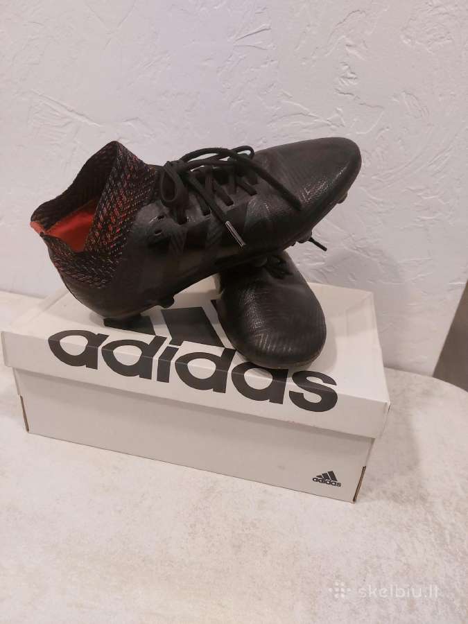 Futbolo bateliai Adidas