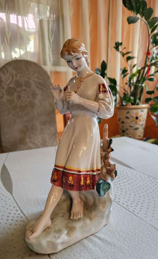 Tarybinė skulptūrėlė