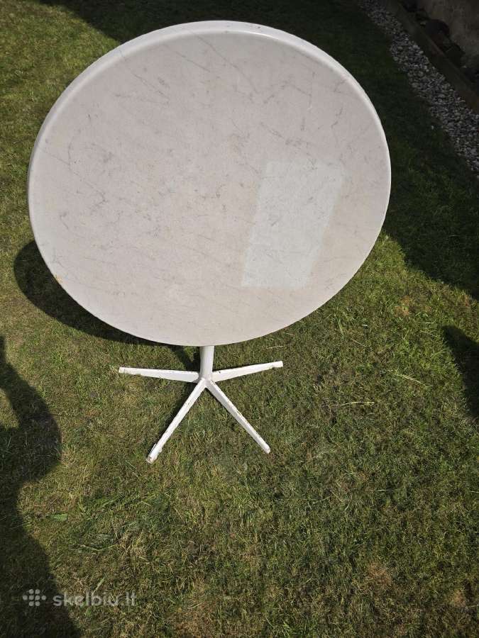Lauko stalas, susilanksto