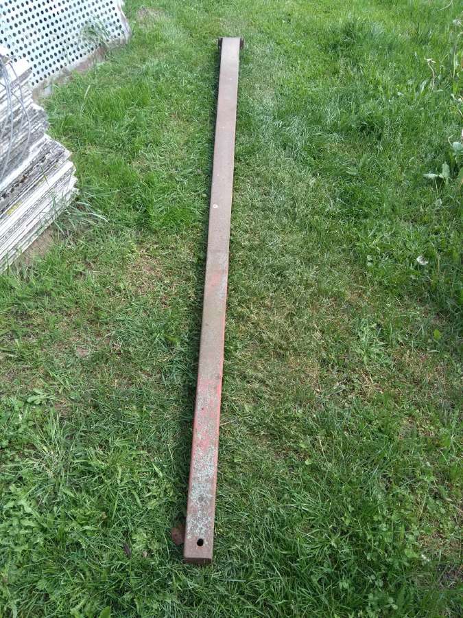 Parduodu u raidės du vienetus metalo