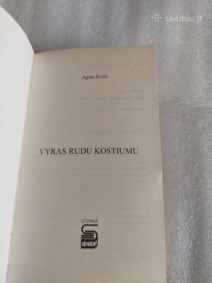 Vyras rudu kostiumu - nuotraukos Nr. 2