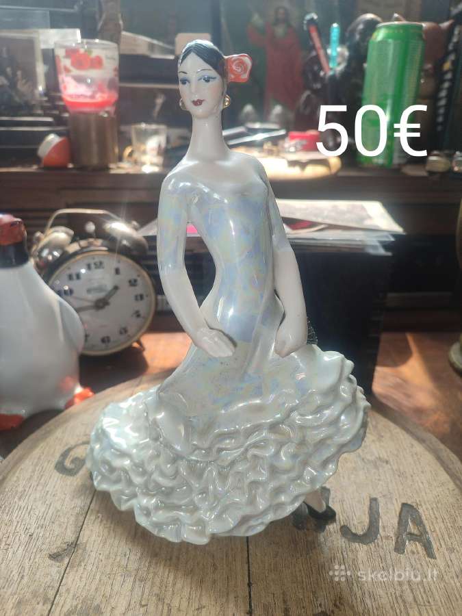 Tarybinė porceliano statulėlė
