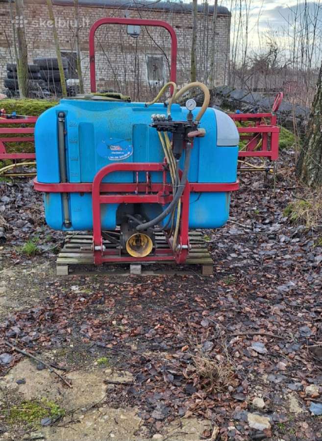Parduodu pakabinamą purkštuvą 600 l