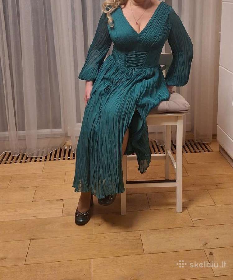 Proginė smaragdinė suknelė