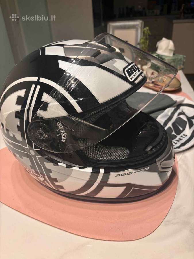 Moto šalmas Box