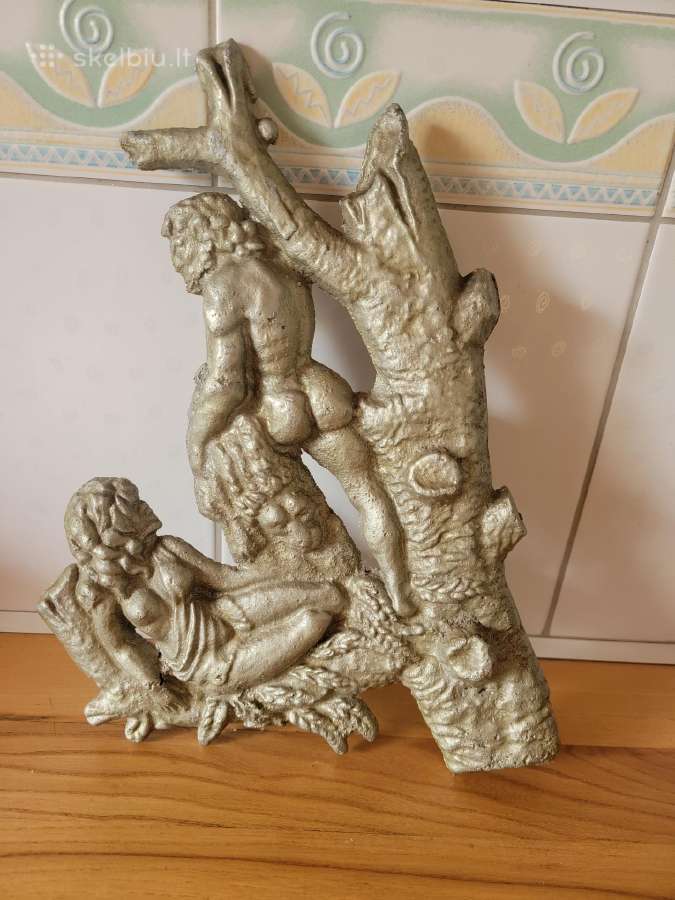 Sunkus metalinis bareljefas