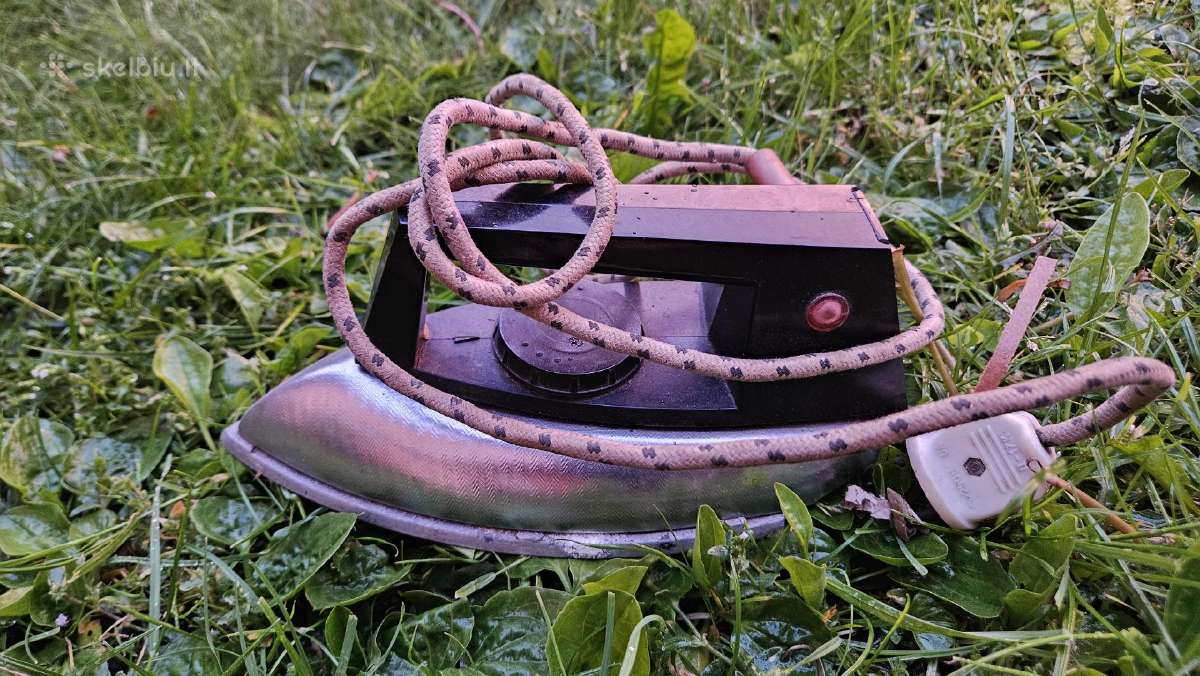Antikvarinis sovietinis lygintuvas