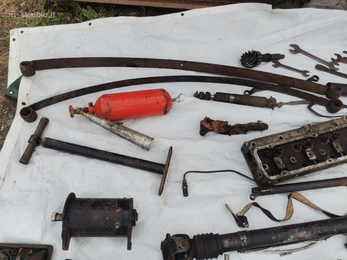 Nedidele kruvele senoviniu autodaliu Gaz 21 - nuotraukos Nr. 2