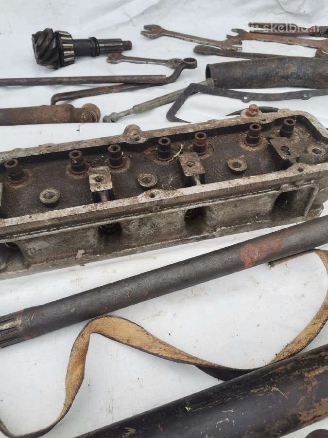 Nedidele kruvele senoviniu autodaliu Gaz 21 - nuotraukos Nr. 6