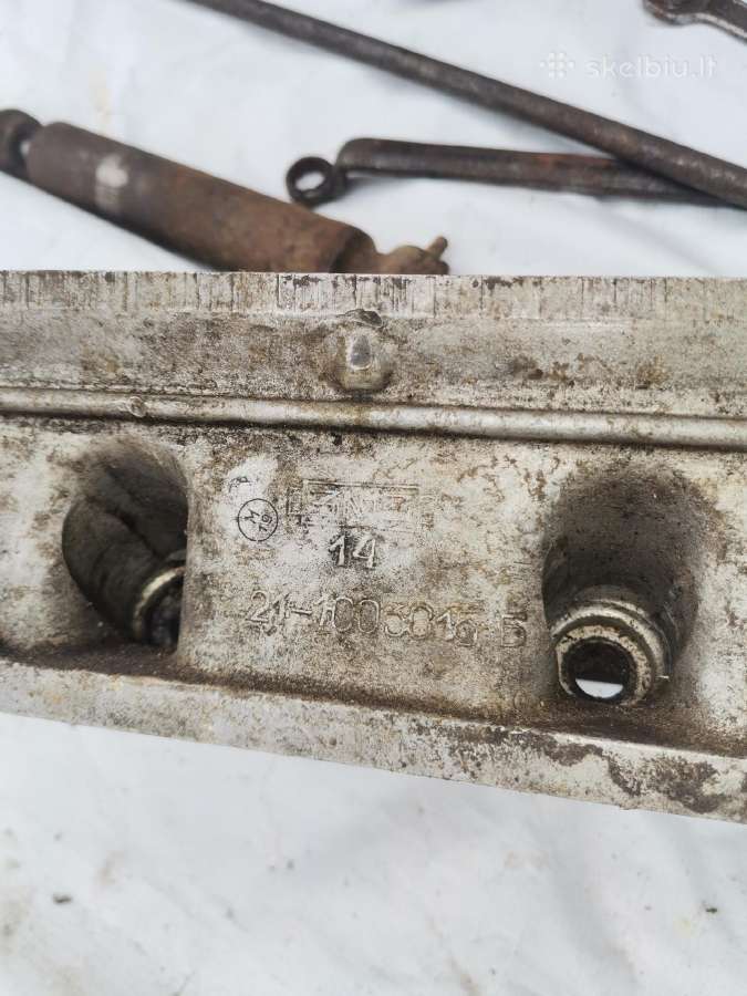 Nedidele kruvele senoviniu autodaliu Gaz 21 - nuotraukos Nr. 9