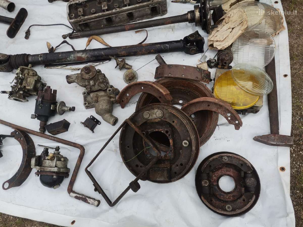 Nedidele kruvele senoviniu autodaliu Gaz 21 - nuotraukos Nr. 13