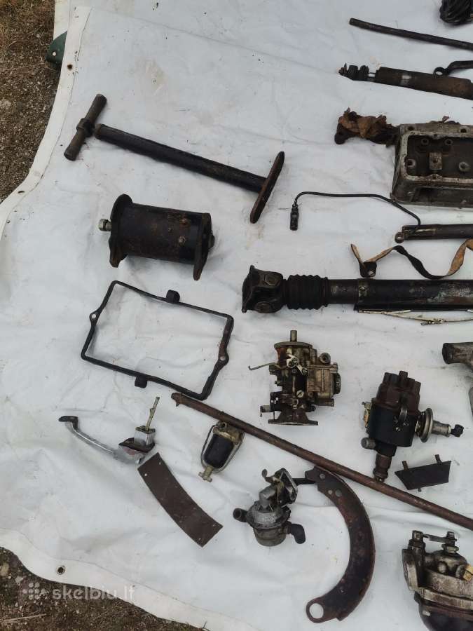 Nedidele kruvele senoviniu autodaliu Gaz 21 - nuotraukos Nr. 15