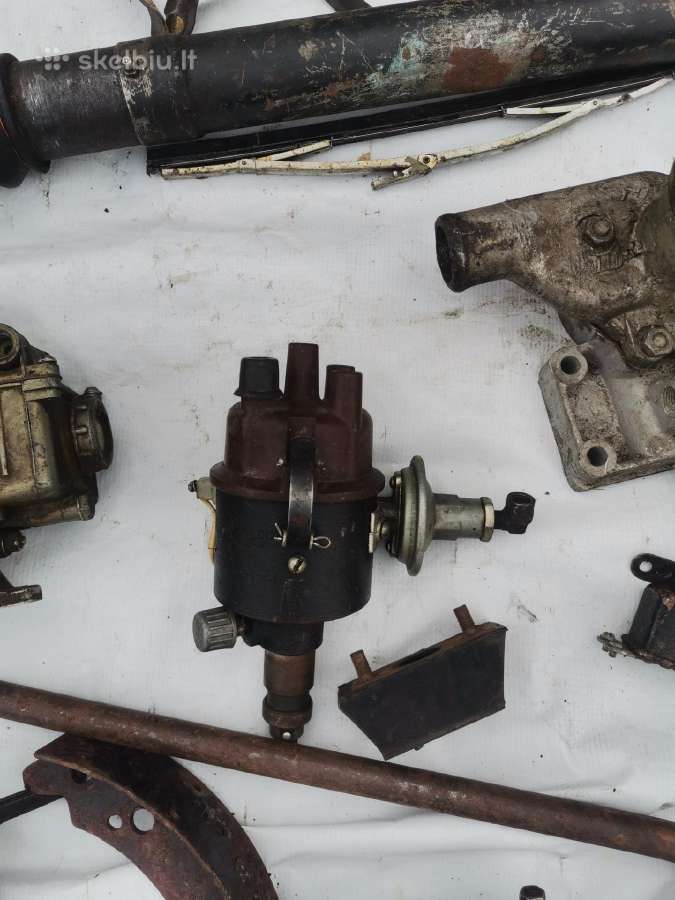 Nedidele kruvele senoviniu autodaliu Gaz 21 - nuotraukos Nr. 16