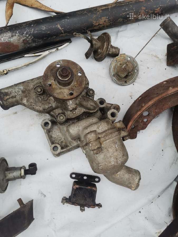 Nedidele kruvele senoviniu autodaliu Gaz 21 - nuotraukos Nr. 17