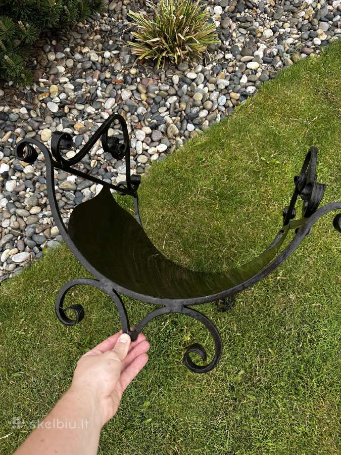 Metalinė malkų dėtuvė