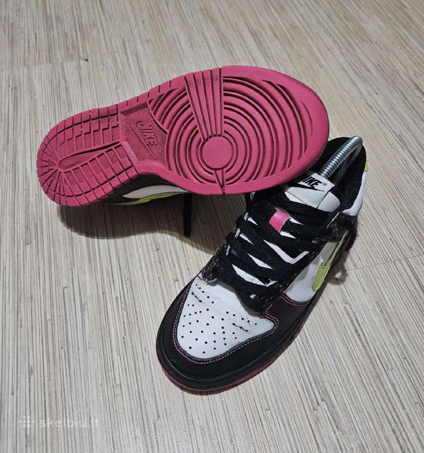 Nike Dunk Low Pink Volt Star