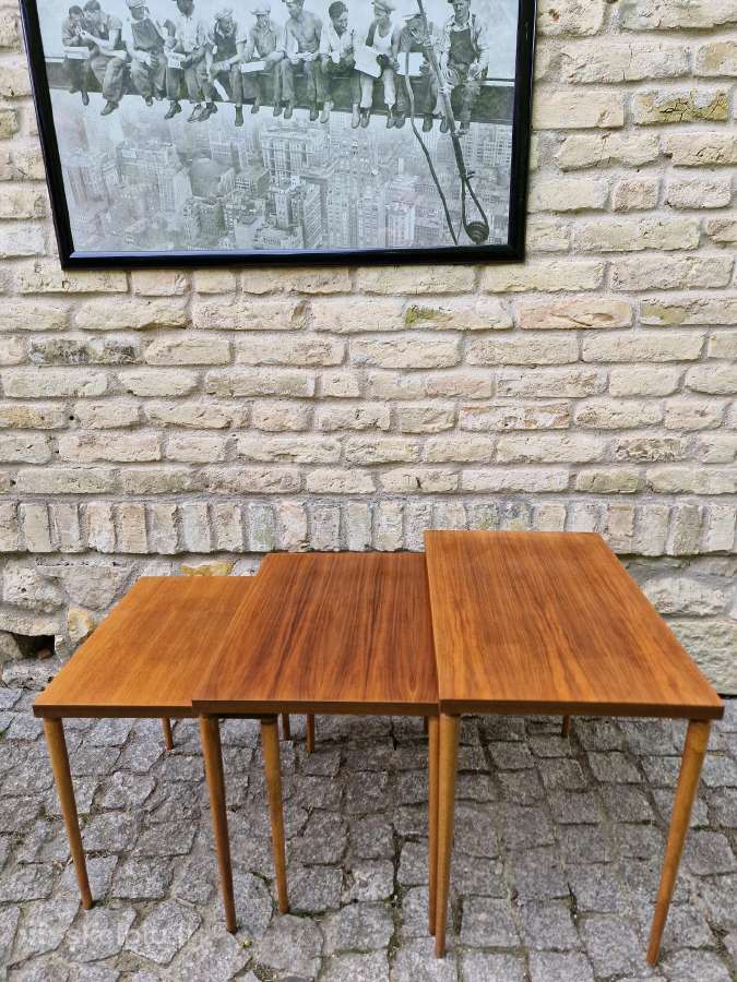 Vintažiniai mid century riešutmedžio staliukai - nuotraukos Nr. 24