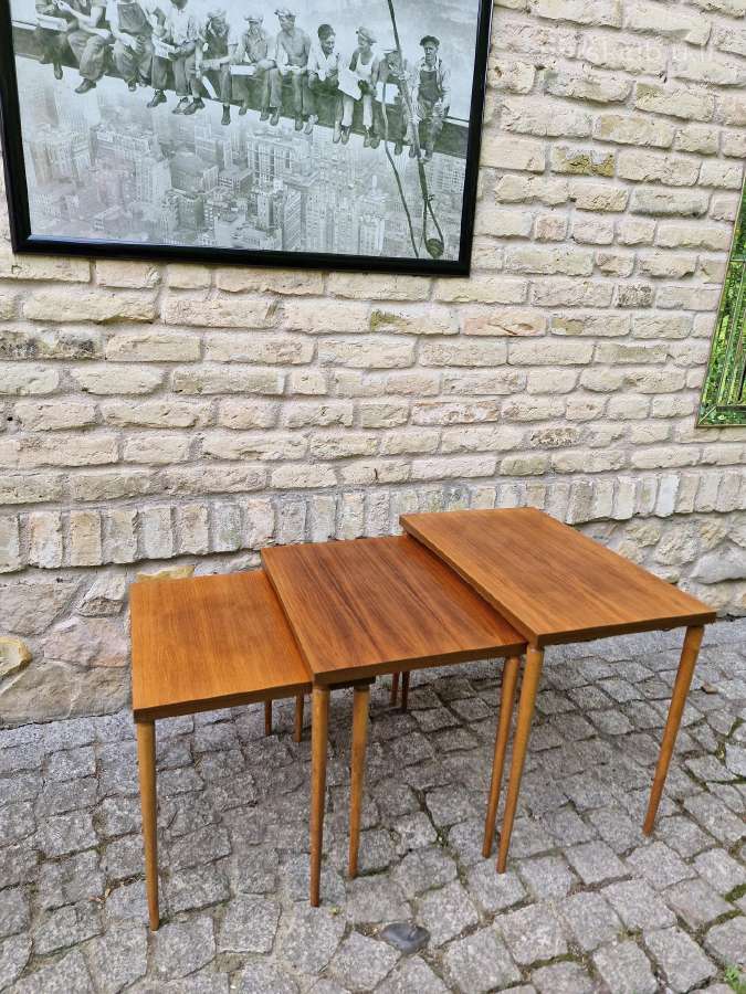 Vintažiniai mid century riešutmedžio staliukai - nuotraukos Nr. 25