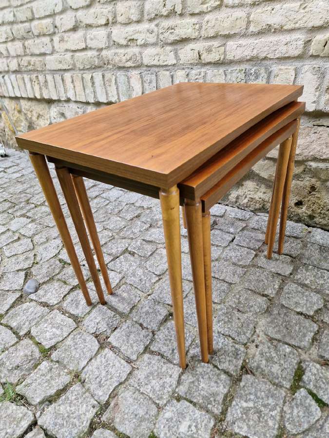 Vintažiniai mid century riešutmedžio staliukai - nuotraukos Nr. 31