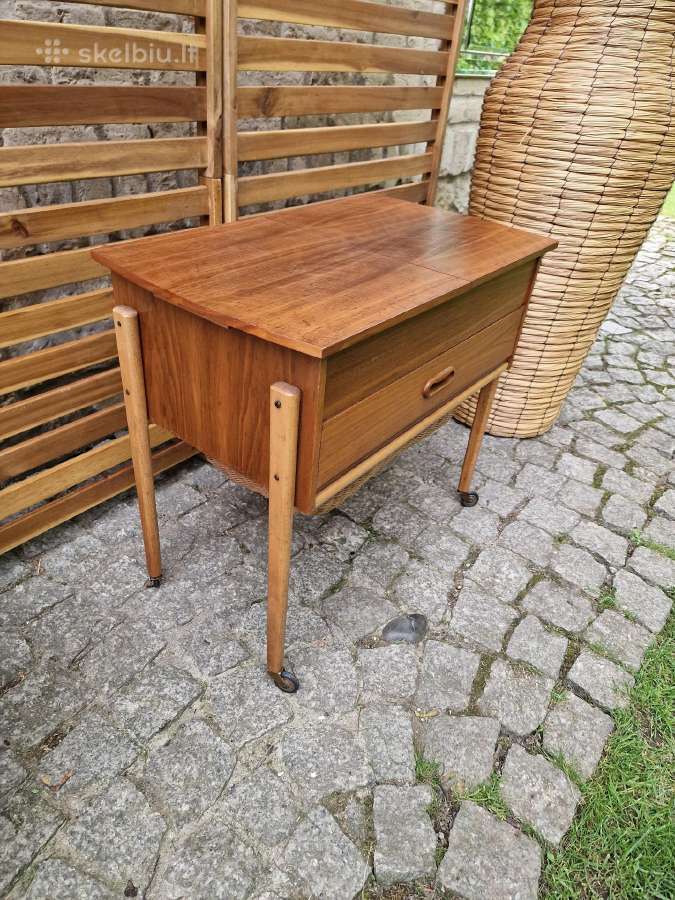 Vintažinis mid century rankdarbių staliukas - nuotraukos Nr. 2