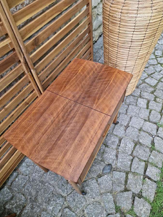 Vintažinis mid century rankdarbių staliukas - nuotraukos Nr. 3