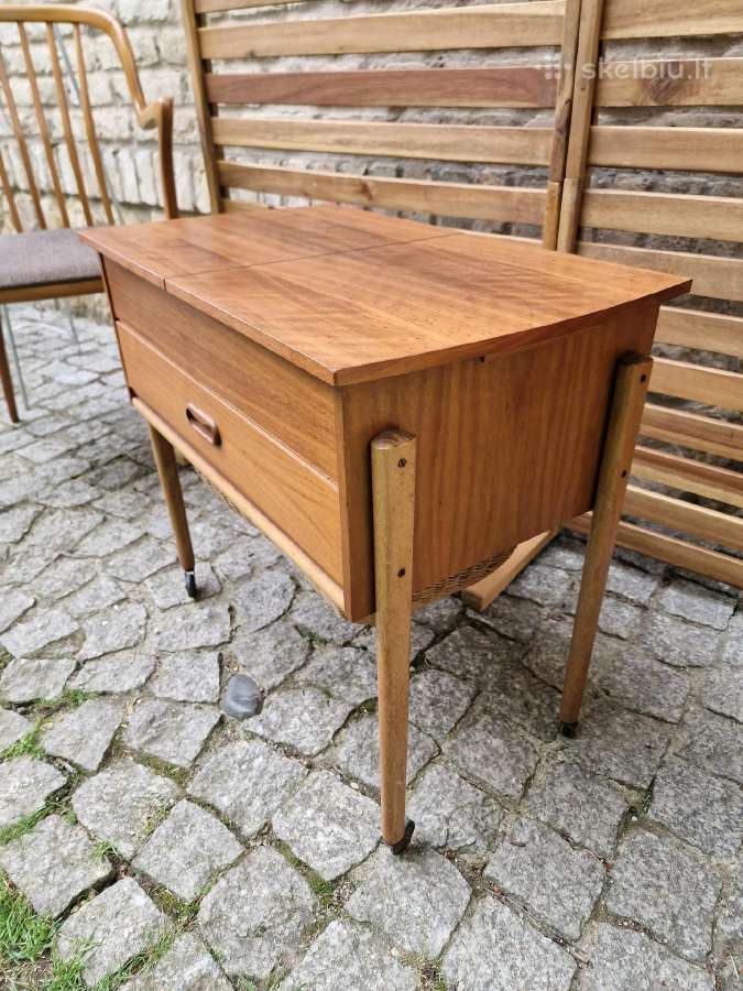 Vintažinis mid century rankdarbių staliukas - nuotraukos Nr. 8