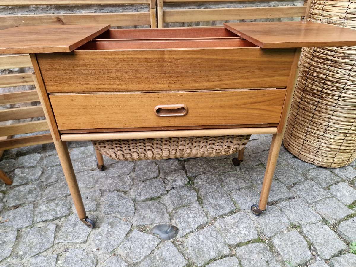 Vintažinis mid century rankdarbių staliukas - nuotraukos Nr. 9