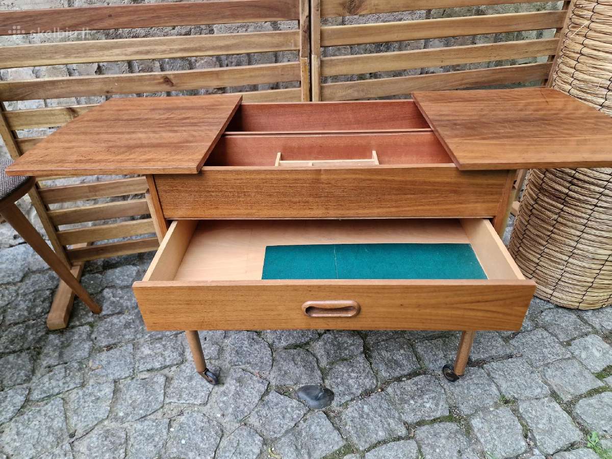 Vintažinis mid century rankdarbių staliukas - nuotraukos Nr. 10