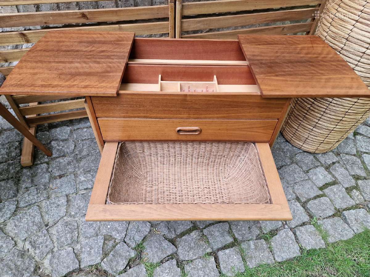 Vintažinis mid century rankdarbių staliukas - nuotraukos Nr. 11