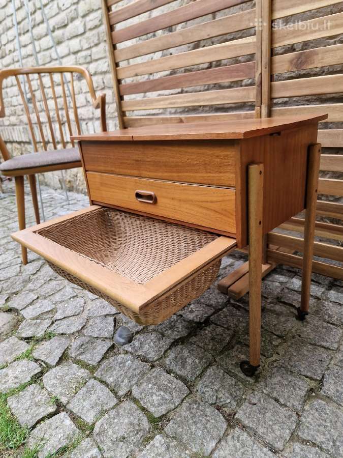 Vintažinis mid century rankdarbių staliukas - nuotraukos Nr. 13