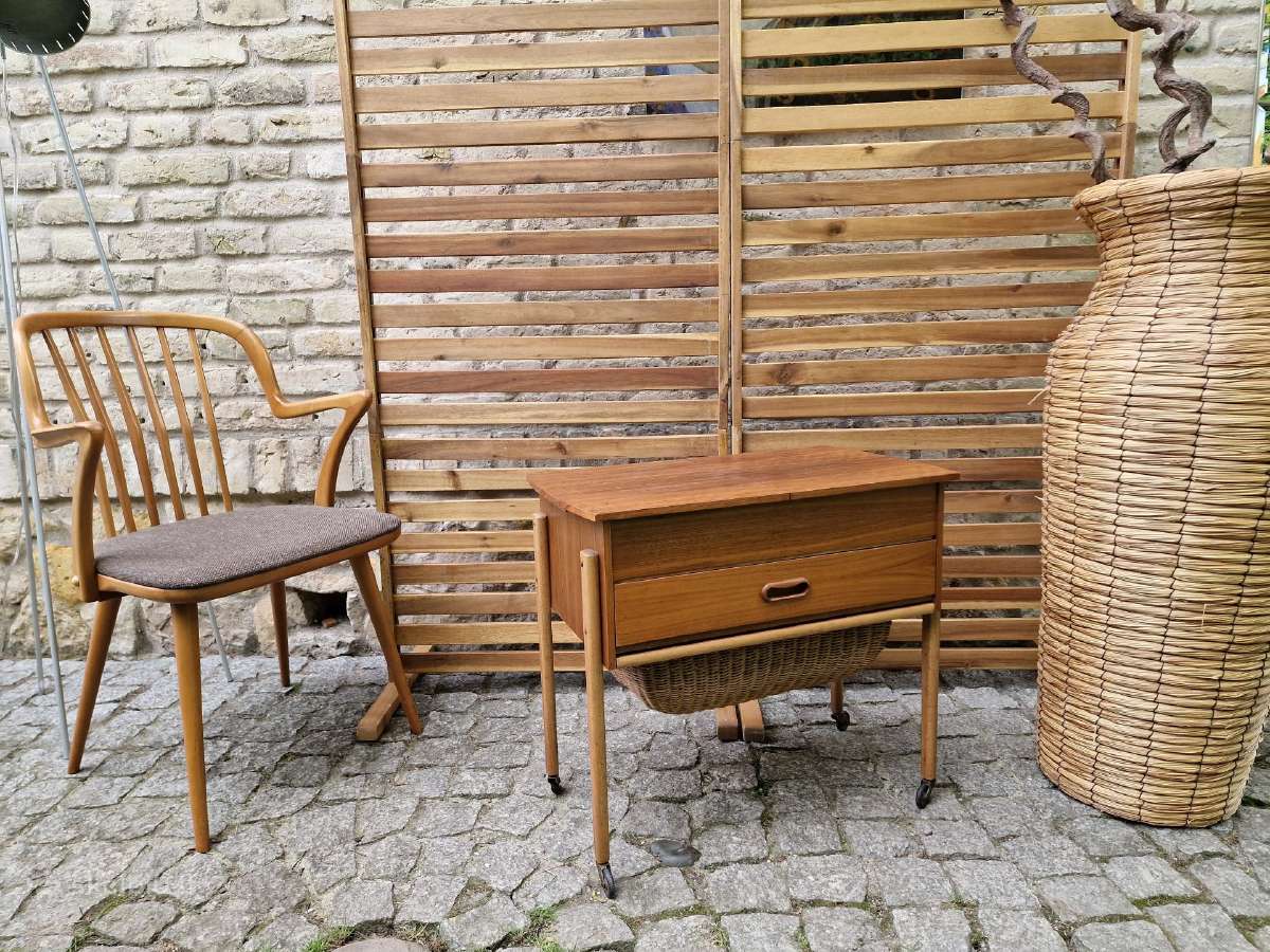 Vintažinis mid century rankdarbių staliukas - nuotraukos Nr. 15