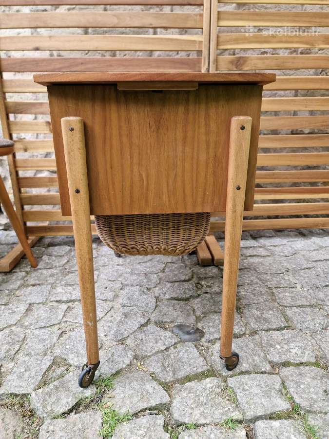 Vintažinis mid century rankdarbių staliukas - nuotraukos Nr. 16