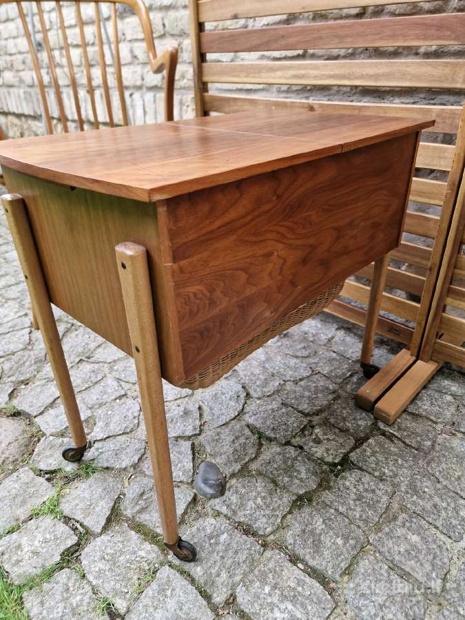 Vintažinis mid century rankdarbių staliukas - nuotraukos Nr. 17