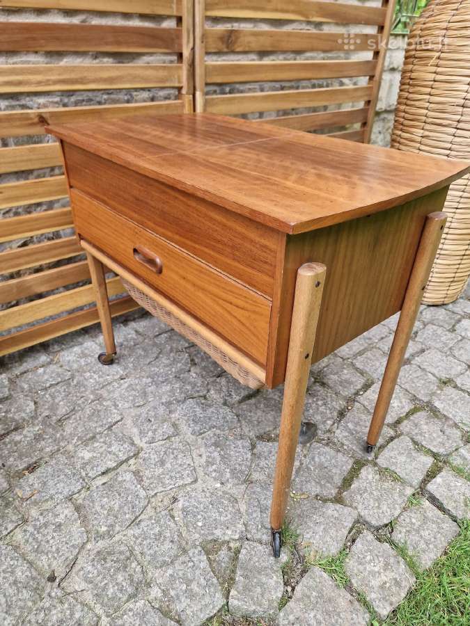 Vintažinis mid century rankdarbių staliukas - nuotraukos Nr. 18