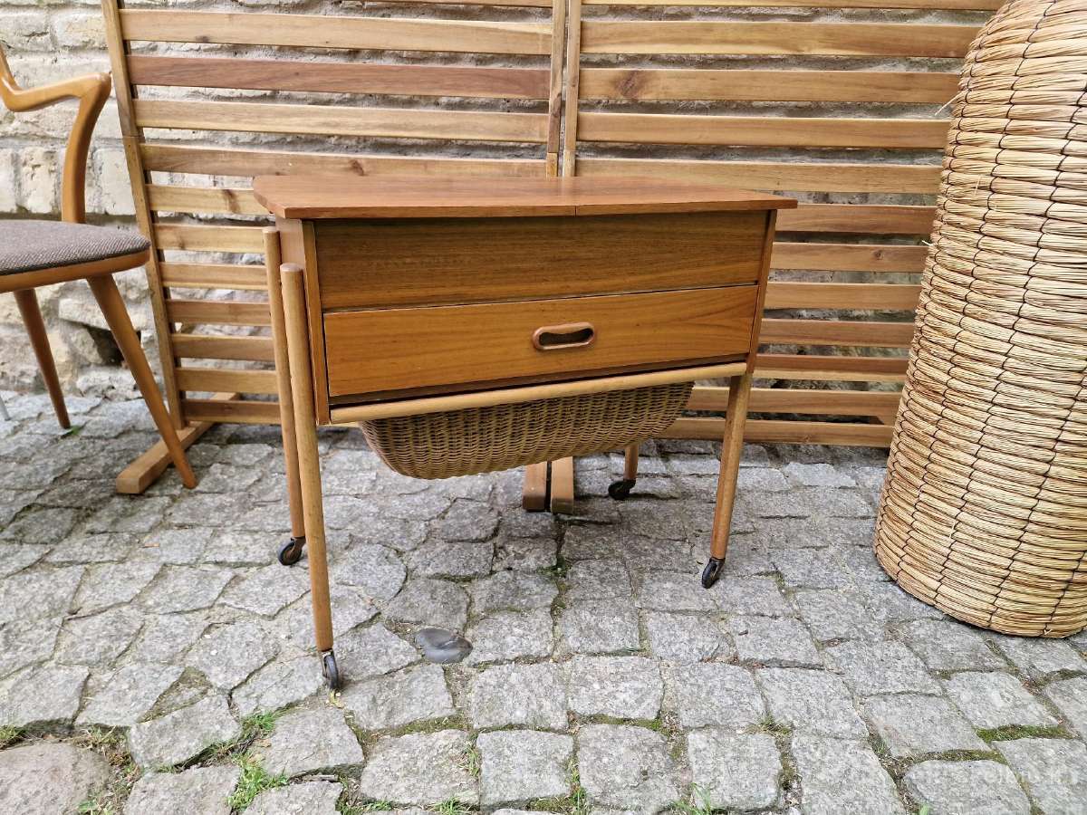 Vintažinis mid century rankdarbių staliukas - nuotraukos Nr. 21