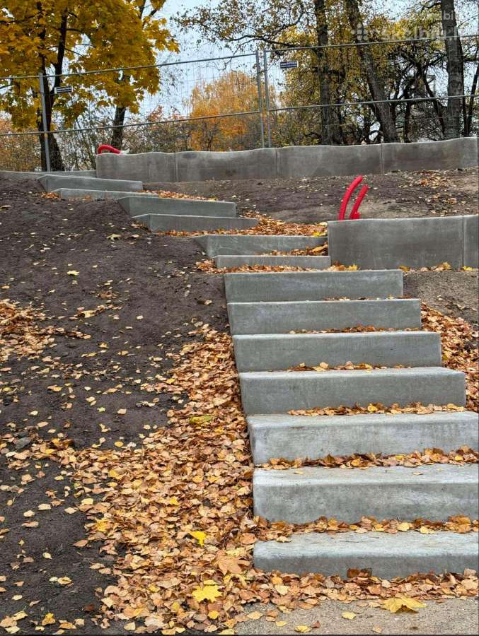 Betoniniai suoliukai, klombos, amfiteatro sienelės - nuotraukos Nr. 8