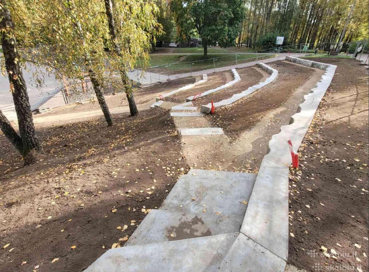 Betoniniai suoliukai, klombos, amfiteatro sienelės - nuotraukos Nr. 6