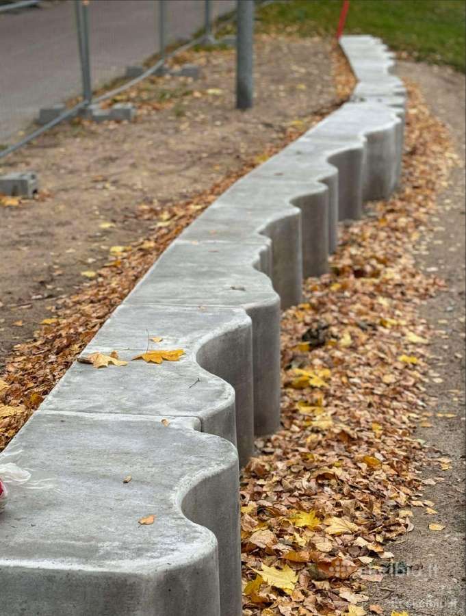 Betoniniai suoliukai, klombos, amfiteatro sienelės - nuotraukos Nr. 7