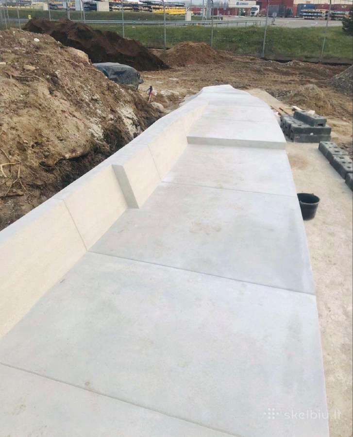 Betoniniai suoliukai, klombos, amfiteatro sienelės - nuotraukos Nr. 32