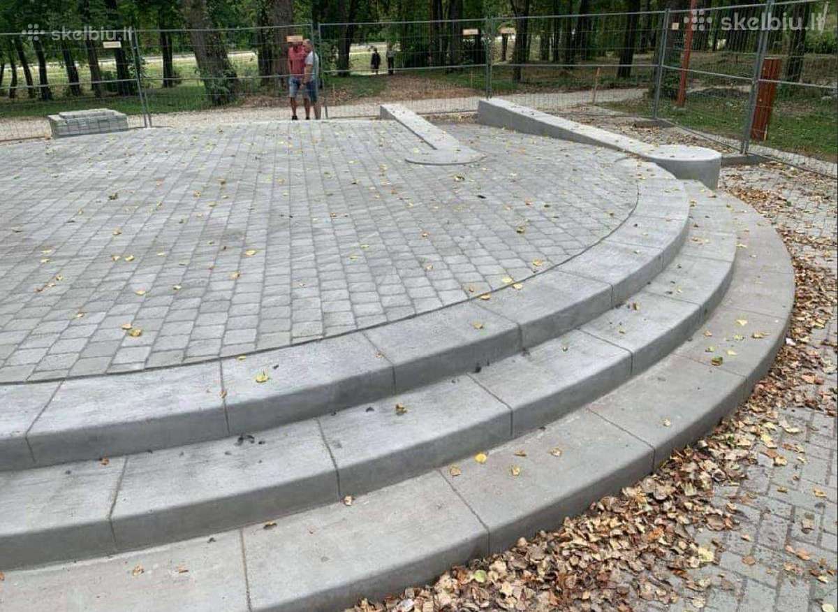 Betoniniai suoliukai, klombos, amfiteatro sienelės - nuotraukos Nr. 9