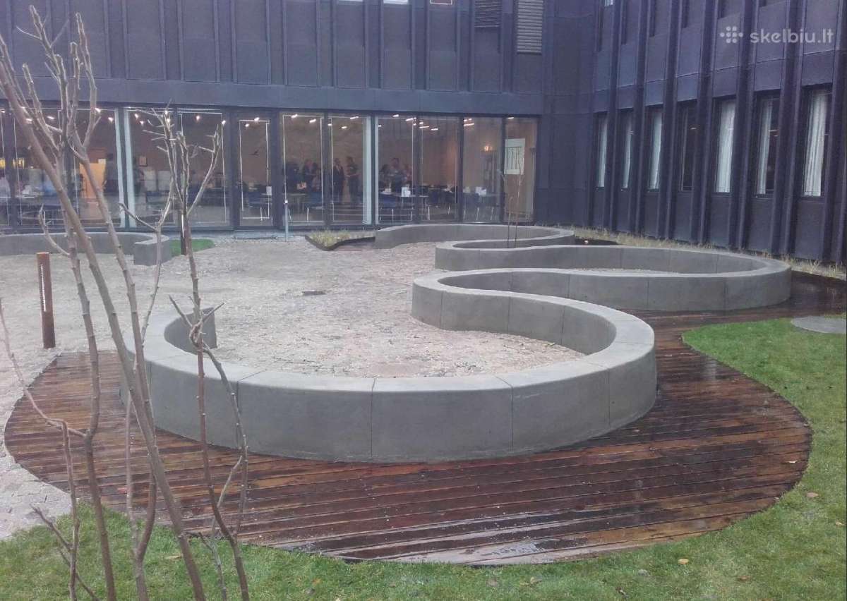 Betoniniai suoliukai, klombos, amfiteatro sienelės - nuotraukos Nr. 17