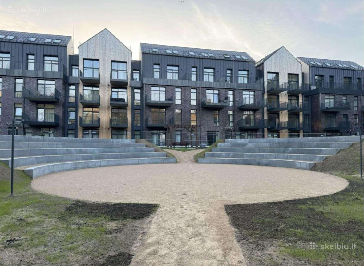 Betoniniai suoliukai, klombos, amfiteatro sienelės - nuotraukos Nr. 13