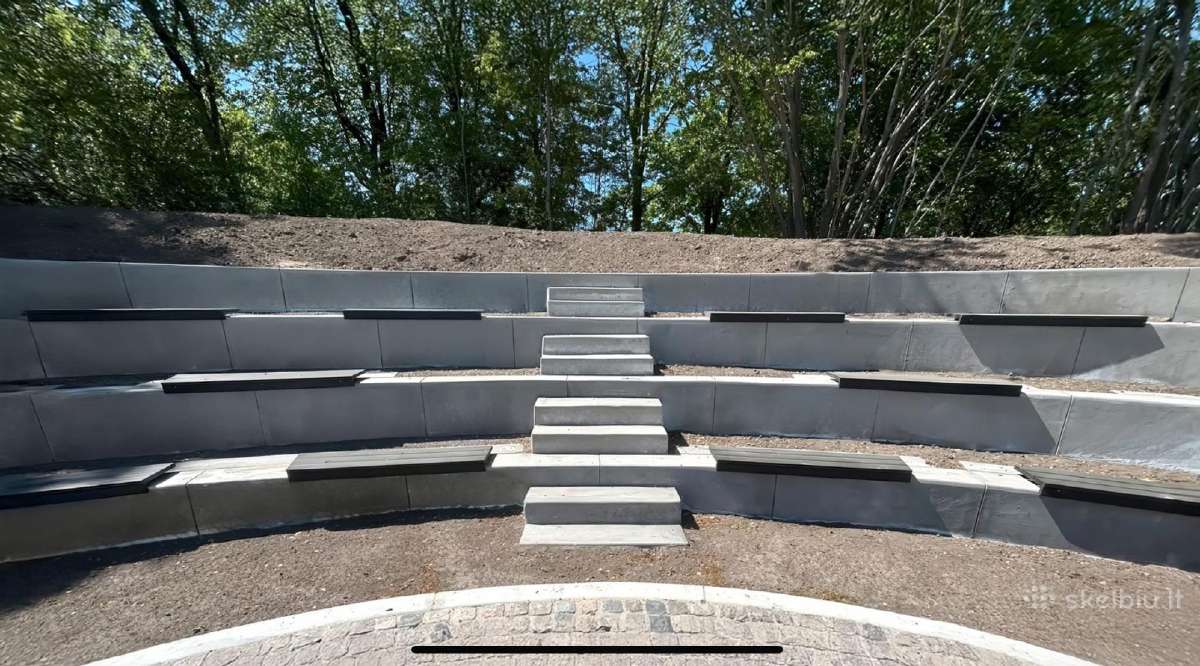 Betoniniai suoliukai, klombos, amfiteatro sienelės - nuotraukos Nr. 14