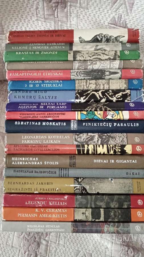 Kultūrų pėdsakais 18 vnt
