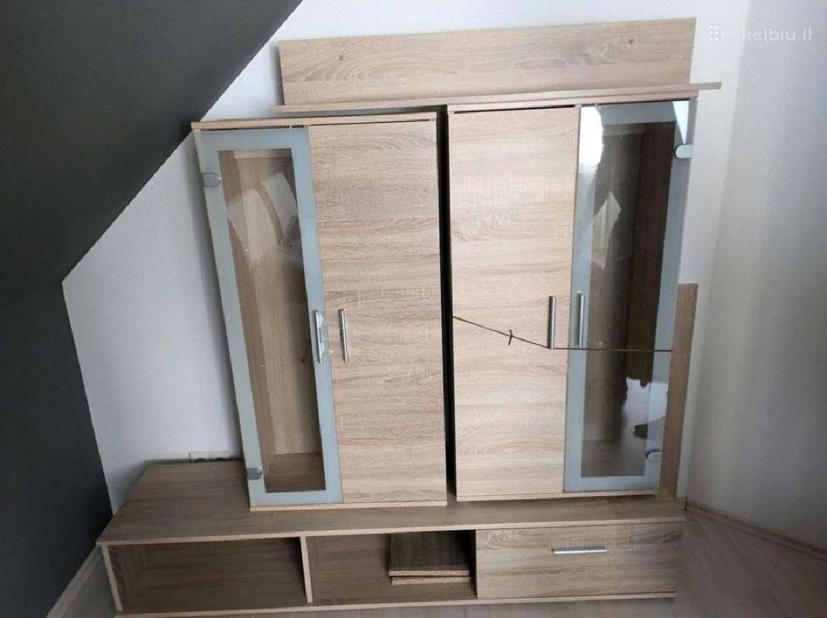 Svetainės ar darbo kambario baldų komplektas