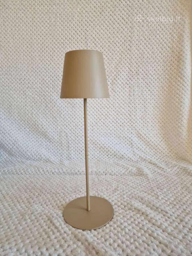 Belaidė stalo lempa