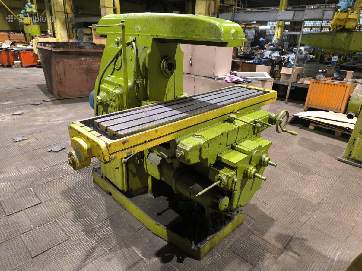 Metalo frezavimo staklės 6m83g